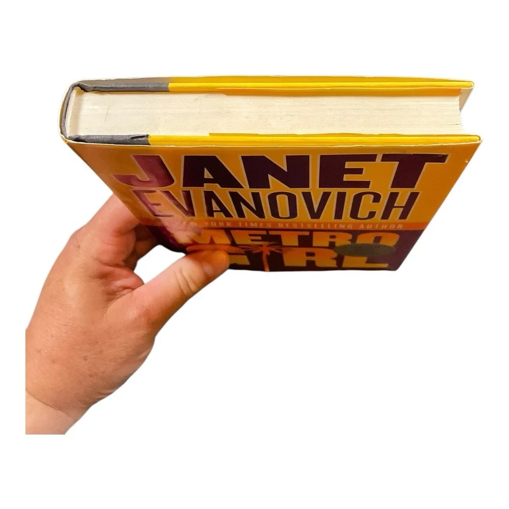 Metro Girl by Janet Evanovich SIGNED 1st Edition 1st Printing Hardcover Book